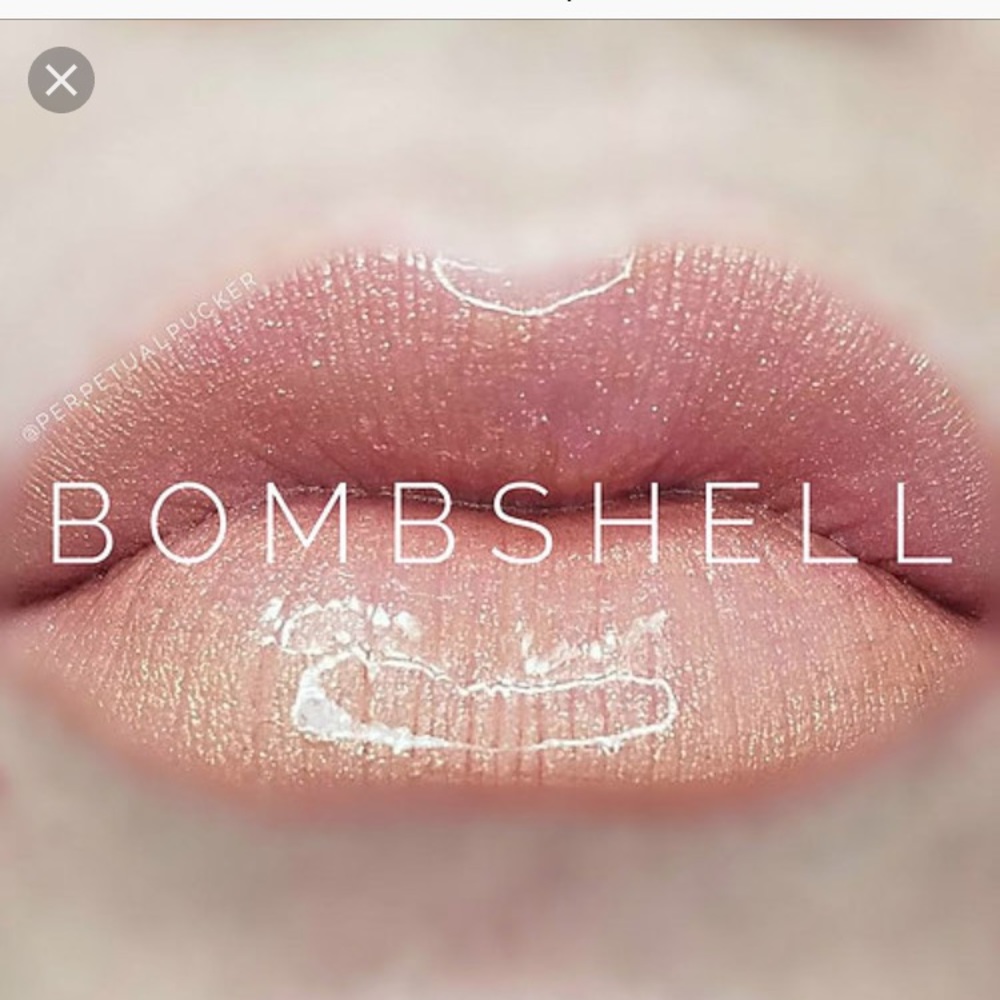 Bombshell lipsense and matte gloss bundle